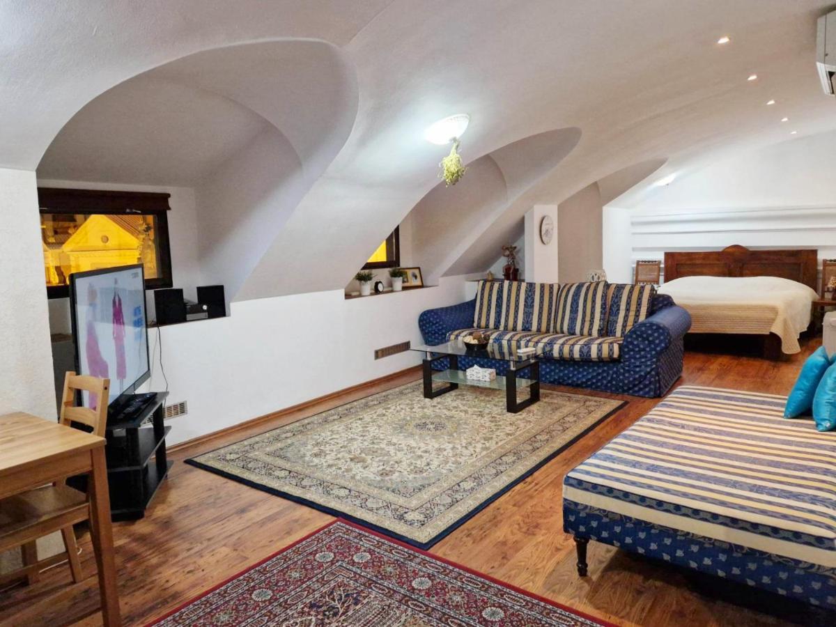 Studio Karluv Most Prague Luaran gambar