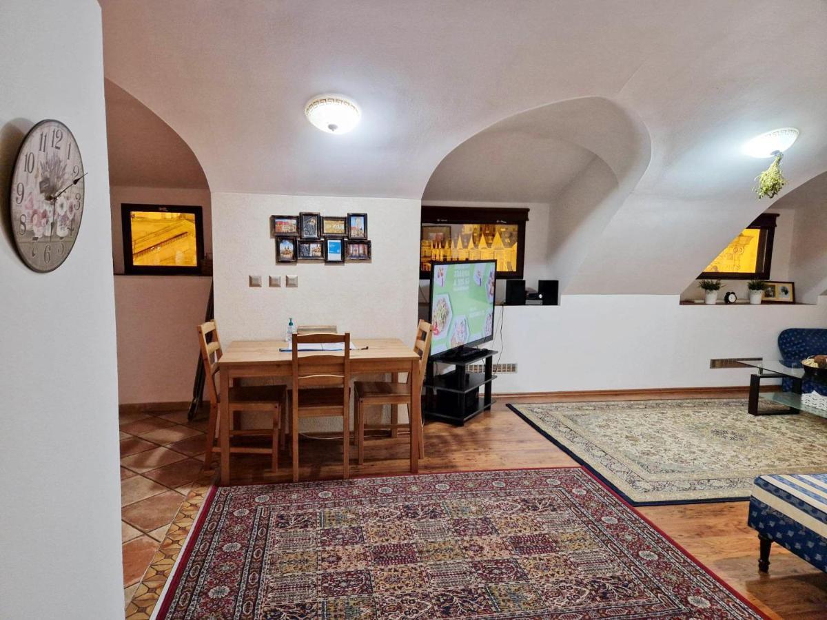 Studio Karluv Most Prague Luaran gambar