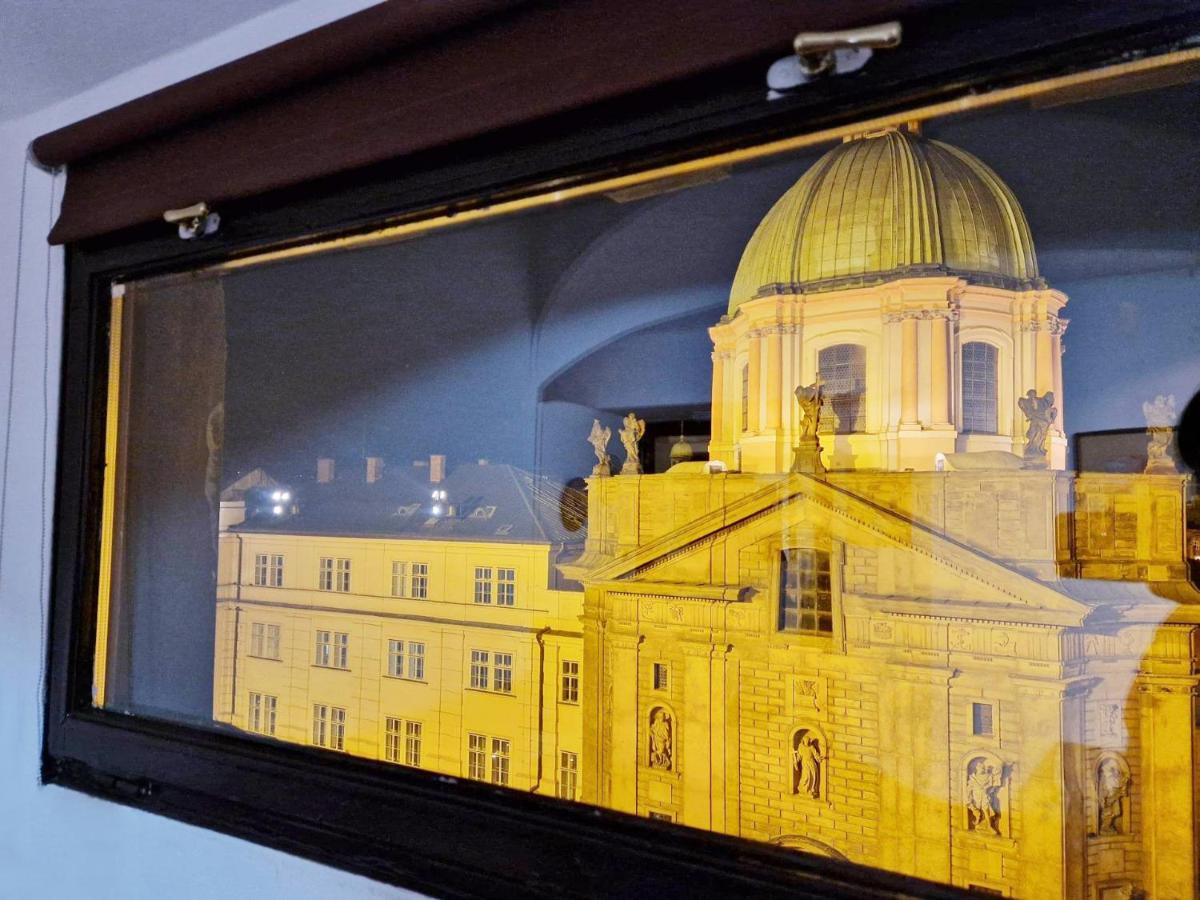 Studio Karluv Most Prague Luaran gambar
