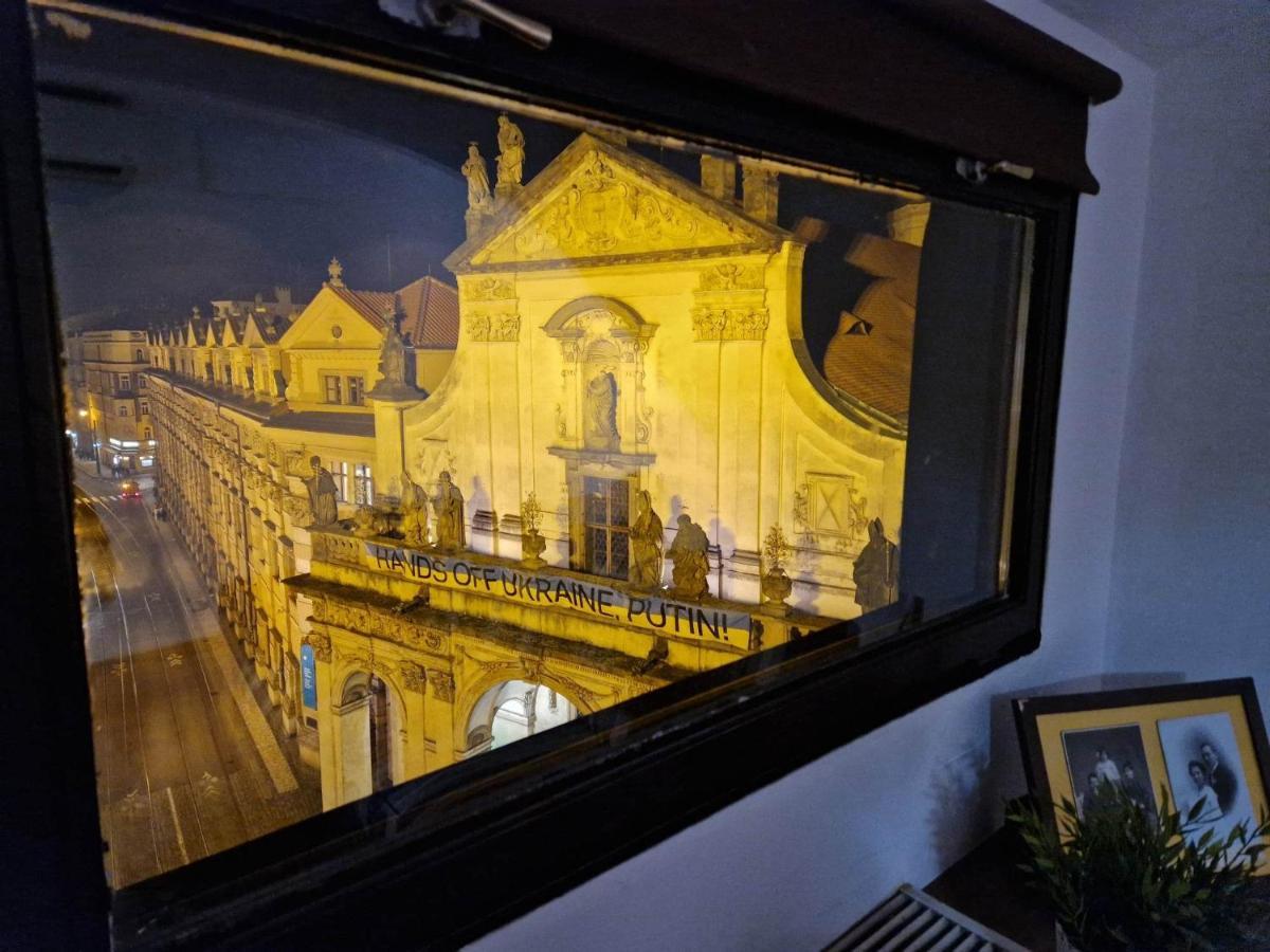 Studio Karluv Most Prague Luaran gambar