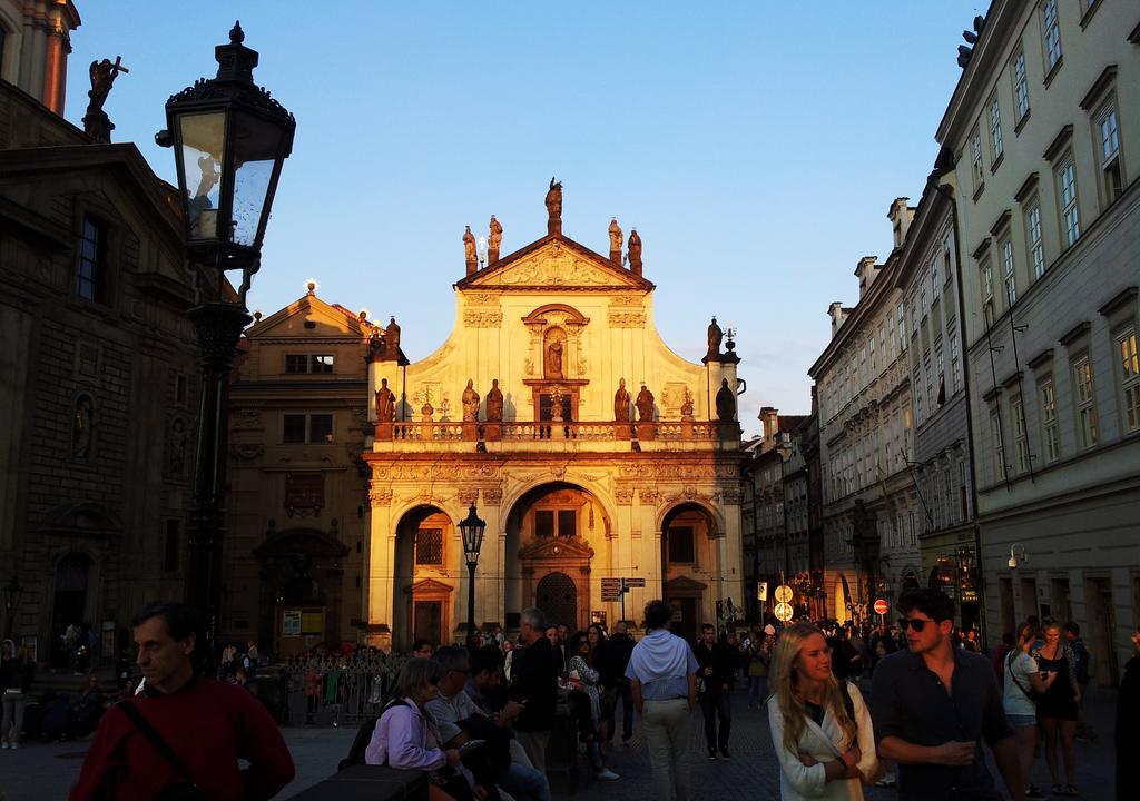 Studio Karluv Most Prague Bilik gambar