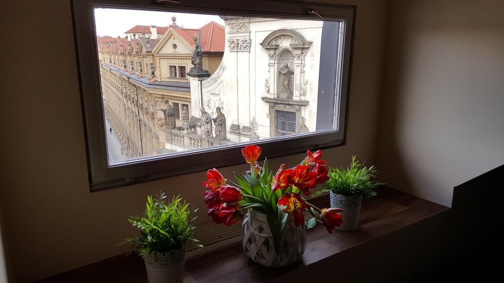 Studio Karluv Most Prague Luaran gambar